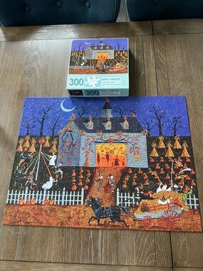 Halloween Haunted House 300-Piece Jigsaw Puzzle - Purple, Orange, Black